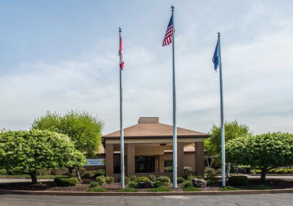 Pet Friendly Comfort Inn Pocono Lakes Region in Lake Ariel, Pennsylvania