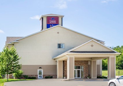 Pet Friendly Comfort Suites at Royal Ridges in Ripon, Wisconsin