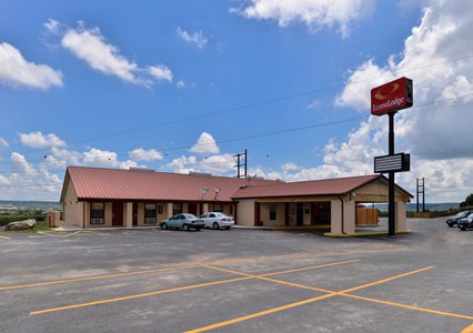 Pet Friendly Econo Lodge in Junction, Texas
