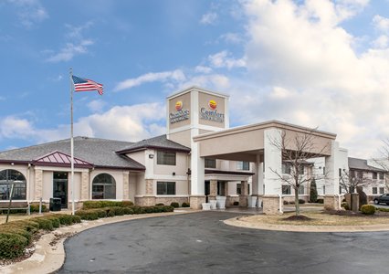 Pet Friendly Comfort Inn & Suites in Napoleon, Ohio