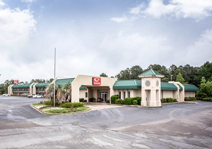 Pet Friendly Rodeway Inn and Conference Center in Columbia, South Carolina