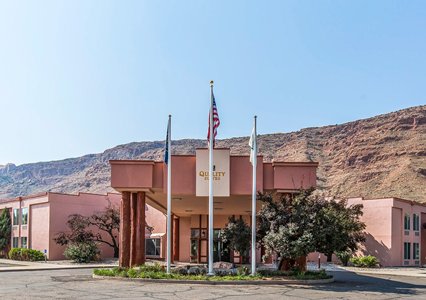 Pet Friendly Quality Suites in Moab, Utah