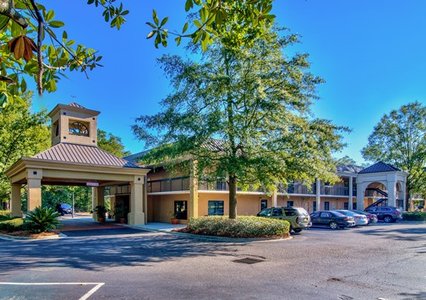 Pet Friendly Clarion Inn & Suites in Aiken, South Carolina