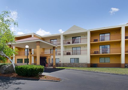 Pet Friendly Suburban Extended Stay Hotel in Worcester, Massachusetts