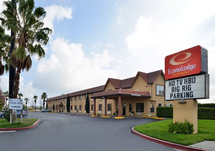 Pet Friendly Econo Lodge Inn & Suites in Corning, California