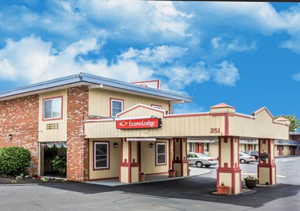 Pet Friendly Econo Lodge Mystic - Groton in Mystic, Connecticut
