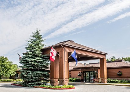 harbor springs mi hotel pet friendly