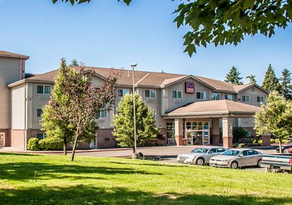 Pet Friendly Comfort Suites in Clackamas, Oregon