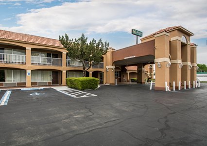 Pet Friendly Quality Inn I-75 at Exit 399 in Alachua, Florida