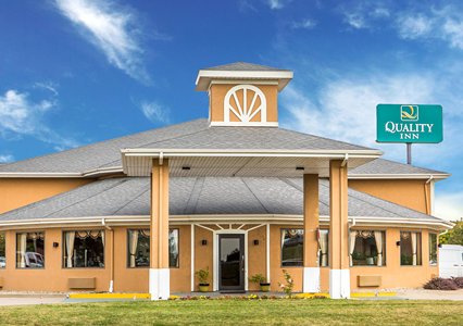 Pet Friendly Quality Inn in Morton, Illinois