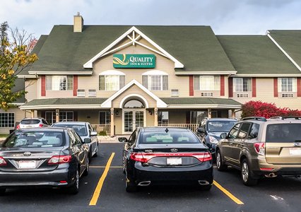 Pet Friendly Quality Inn & Suites in East Troy, Wisconsin