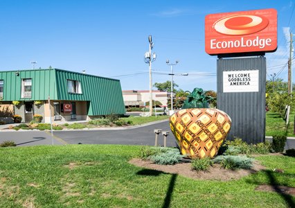 Pet Friendly Econo Lodge North in Winchester, Virginia