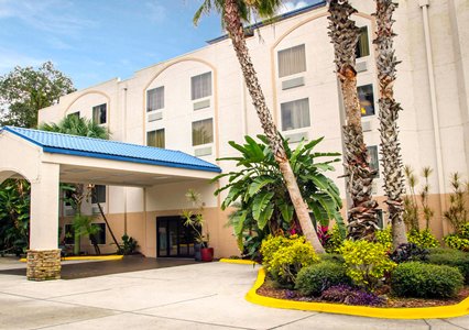 Pet Friendly Sleep Inn & Suites Riverfront in Ellenton, Florida