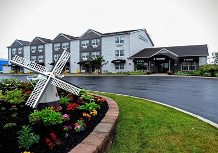 Pet Friendly Quality Inn & Suites Amsterdam in Fredericton, New Brunswick
