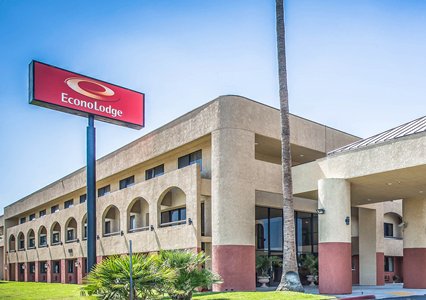 Pet Friendly Econo Lodge in Ontario, California