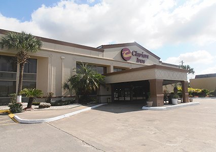 Pet Friendly Clarion Inn in Lake Jackson, Texas