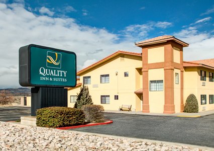 Pet Friendly Quality Inn & Suites in Grants, New Mexico