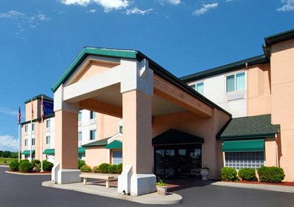 Pet Friendly Sleep Inn & Suites in Oregon, Ohio