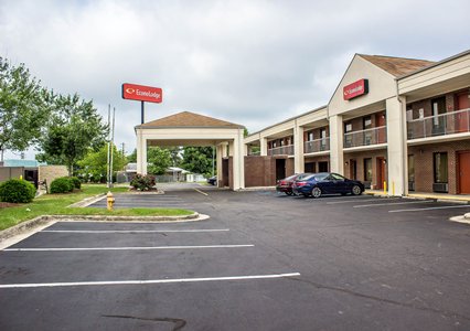 Pet Friendly Econo Lodge in Henderson, North Carolina