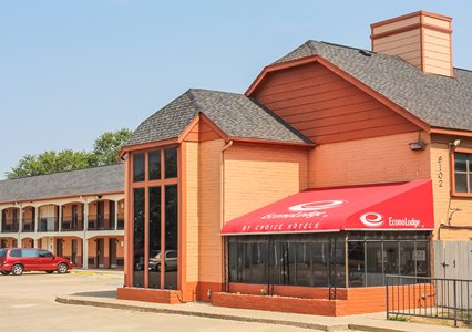 Pet Friendly Econo Lodge near The Domain - The Arboretum in Austin, Texas