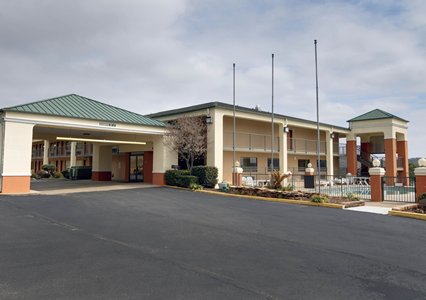 Pet Friendly Quality Inn & Suites in Clarksville, Arkansas
