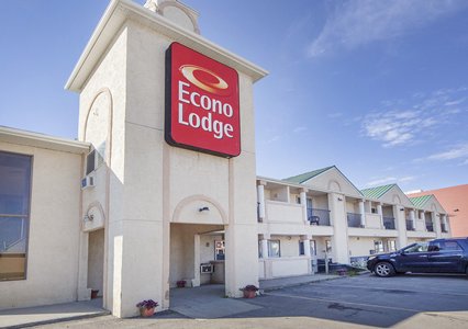 Pet Friendly Econo Lodge in Edson, Alberta