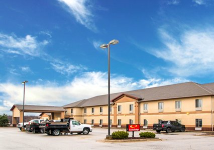 Pet Friendly Econo Lodge in Anderson, Missouri