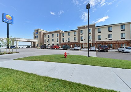 Pet Friendly Comfort Inn & Suites in Cheyenne, Wyoming