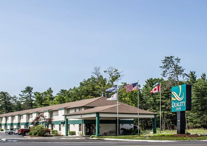 Pet Friendly Quality Inn By the Bay in Traverse City, Michigan