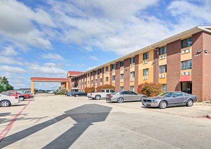 Pet Friendly Quality Inn DFW - Airport in Irving, Texas