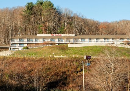 Pet Friendly Econo Lodge in Waynesville, North Carolina