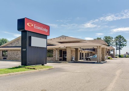 Pet Friendly Econo Lodge in Suffolk, Virginia