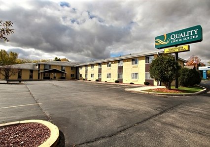 Pet Friendly Quality Inn & Suites in West Bend, Wisconsin