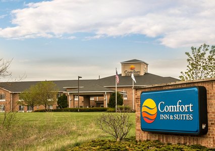 Pet Friendly Comfort Inn & Suites in Fenton, Michigan