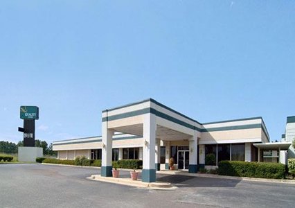 Pet Friendly Quality Inn in Saint George, South Carolina