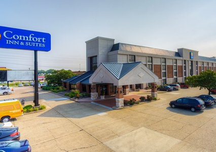 Pet Friendly Comfort Inn & Suites Evansville Airport in Evansville, Indiana