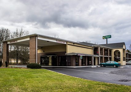 Pet Friendly Quality Inn in Kenly, North Carolina