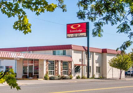 Pet Friendly Econo Lodge in Prineville, Oregon