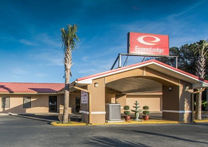 Pet Friendly Econo Lodge in DeFuniak Springs, Florida