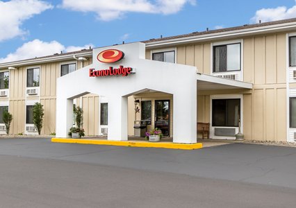 Pet Friendly Econo Lodge in Tomah, Wisconsin