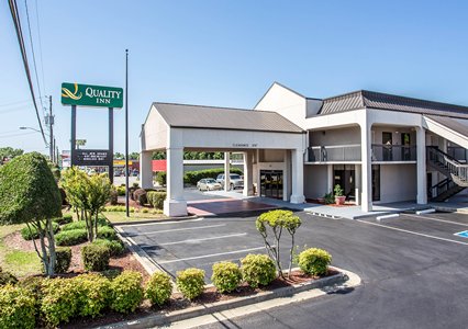 Pet Friendly Quality Inn & Suites in Dillon, South Carolina