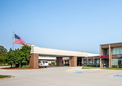 Pet Friendly The Highlander Hotel in Iowa City, Iowa