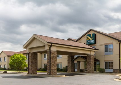 Pet Friendly Quality Inn & Suites in Lodi, Wisconsin