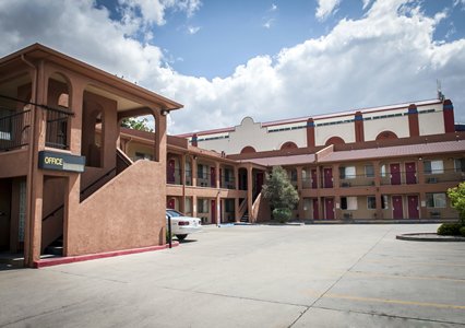 Pet Friendly Econo Lodge Midtown in Albuquerque, New Mexico