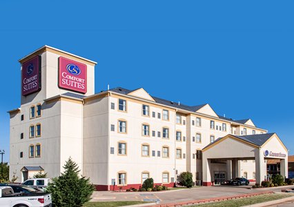 Pet Friendly Comfort Suites in Yukon, Oklahoma