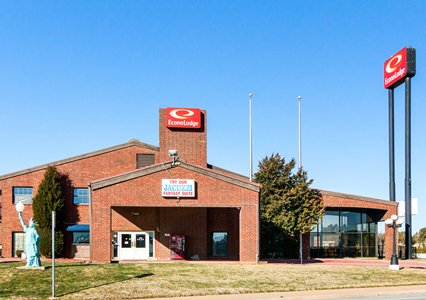 Pet Friendly Econo Lodge near Wichita Falls Event Center in Wichita Falls, Texas