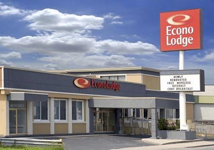 Pet Friendly Econo Lodge City Centre in Kingston, Ontario