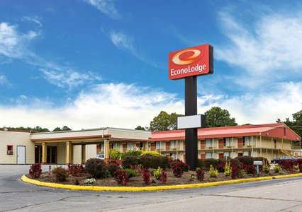 Pet Friendly Econo Lodge in Petersburg, Virginia