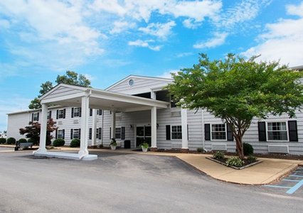 Pet Friendly Quality Inn Solomons - Beacon Marina in Solomons, Maryland