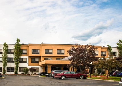 Pet Friendly Quality Inn & Suites in Waterford, Michigan